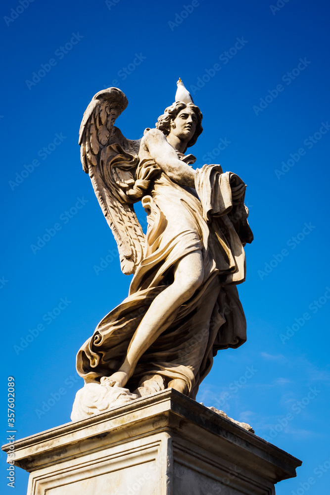 Fototapeta premium Romantic statue of an angel on the Sant Angelo bridge in Rome