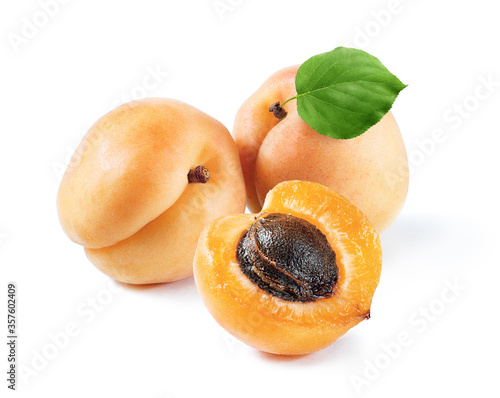 apricots group with slice and leaf retouched and isolated white background