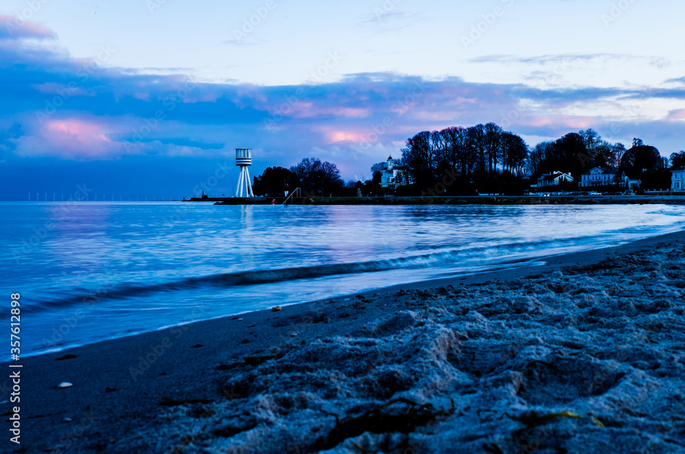 Obraz premium Sunset on the beach at Bellevue Beach (Copenhagen)