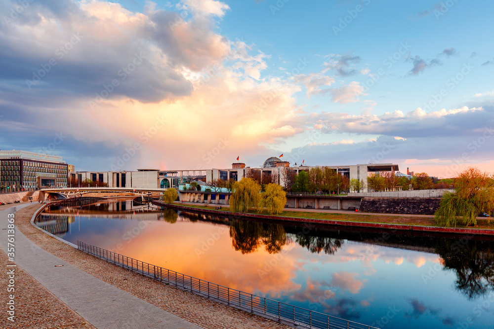 Fototapeta premium Berlin sunset cityscape view with spree river