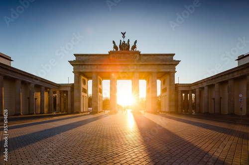 Obraz na płótnie Berlin Brandenburg Gate sunset view w salonie