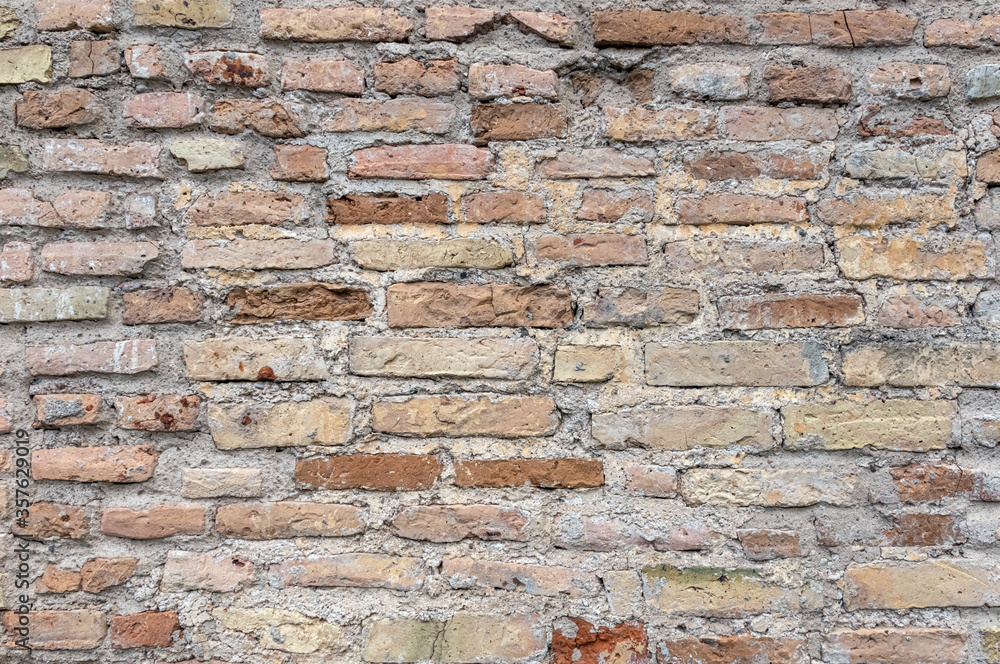 Obraz premium Antique brickwork of a city wall. Fragment.