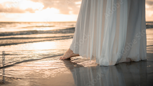 woman_feet_sea_morning 1