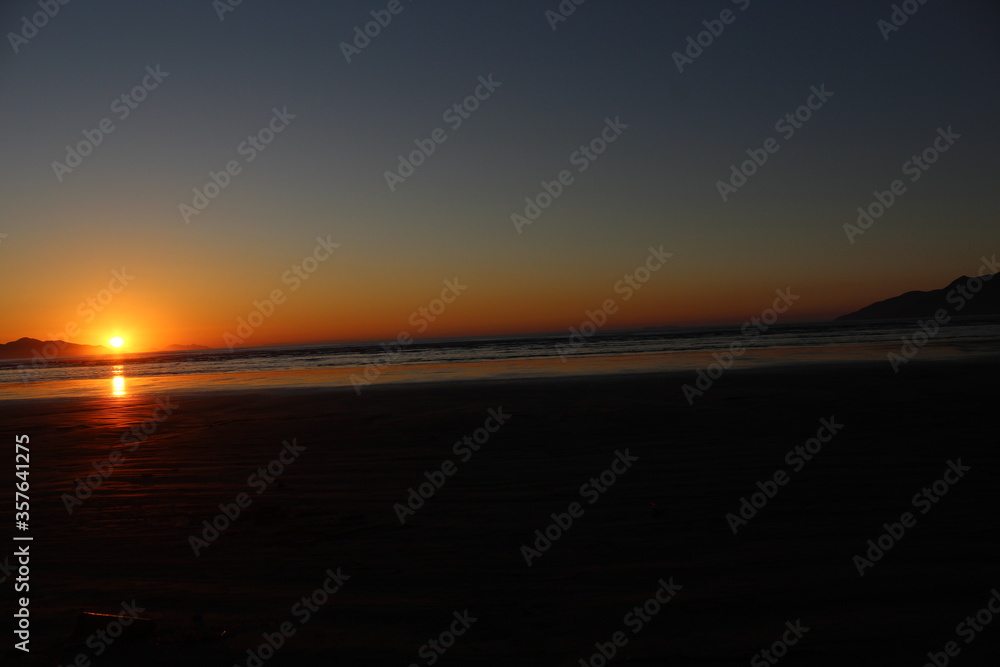 Fototapeta premium sunset over the sea