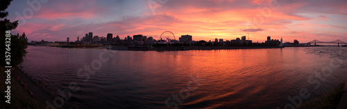 Montreal sunset view © EasyBalance