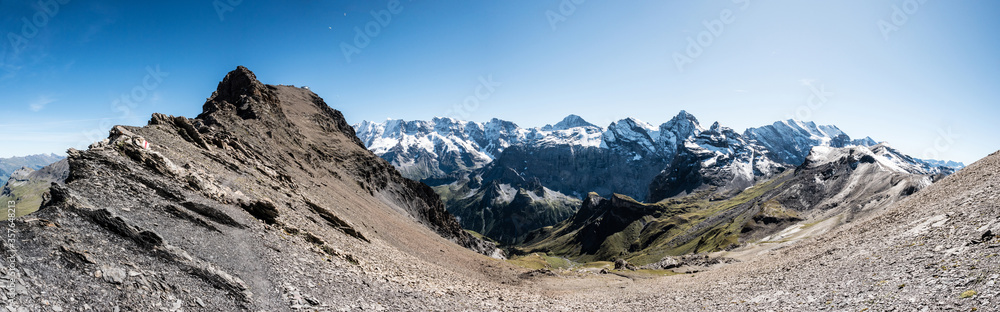 Panorama der berner Alpen mit Piz Gloria, Schilthorn auf Eiger, Mönch und Jungfrau, Schweiz, Europa
