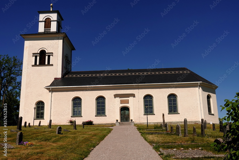 Vintrosa kyrka strax utanför Örebro