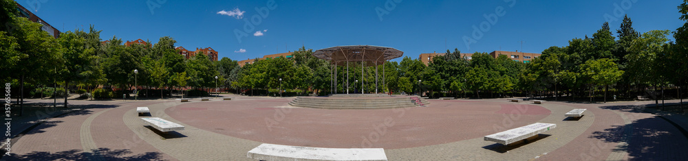 Obraz premium Empty urban park