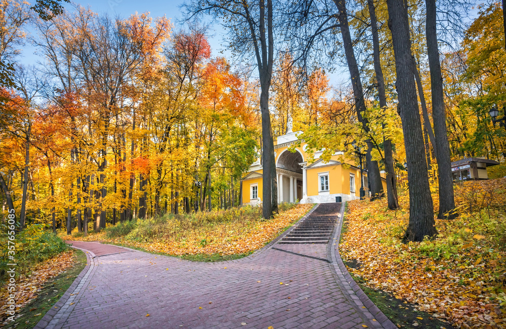  Milovida Pavilion in autumn Tsaritsyno park