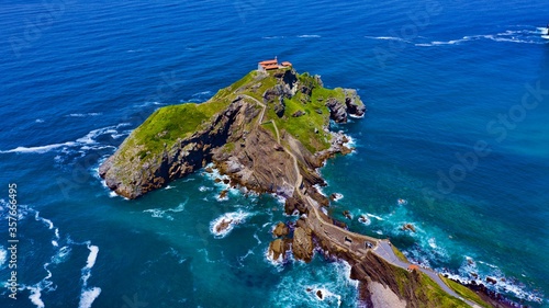 San Juan de Gaztelugatxe, cuyo nombre significa 