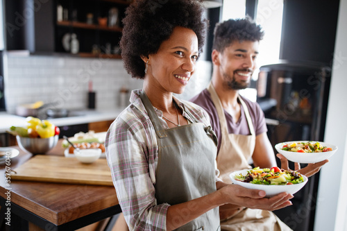 Happy couple preparing healthy food in kitchen © NDABCREATIVITY