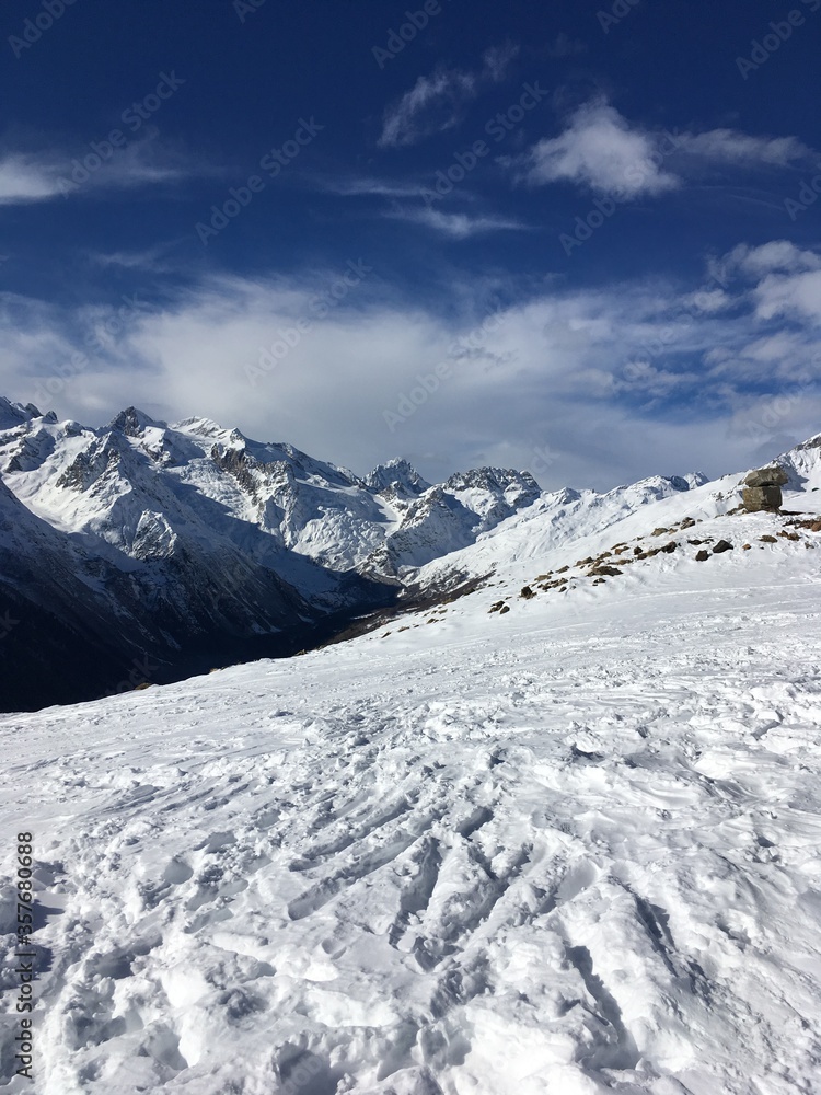 Photo of a mountain landscape in winter, with elements of snow.