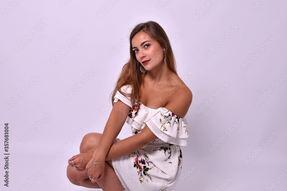 Pose naturelle d'une femme