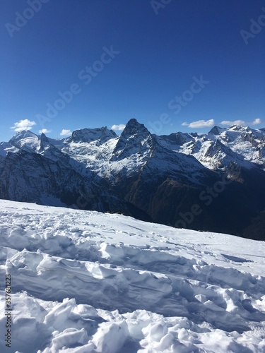 Photo of a mountain landscape in winter, with elements of snow.