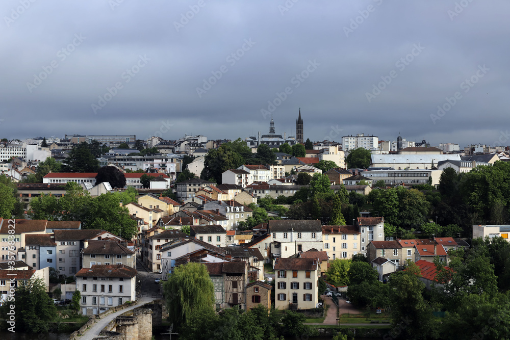 Observation sur la ville de Limoges avant la pluie