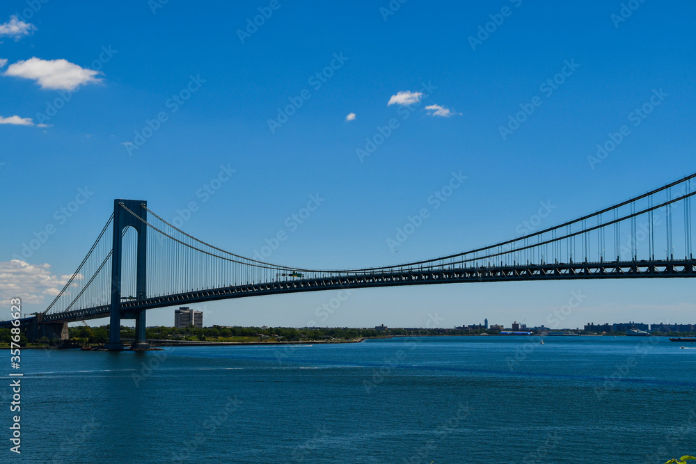 Naklejka premium Verrazzano Narrows Bridge, connecting Brooklyn to Staten Island in New York City