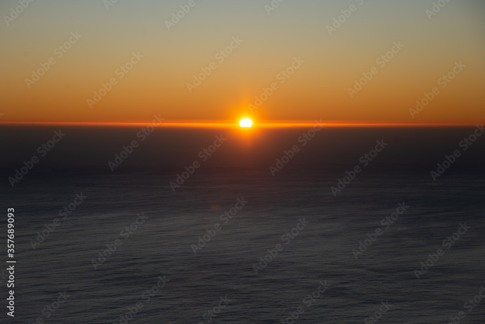 Fototapeta premium Sunrise in the early morning over the Pacific Ocean in Byron Bay, Australia