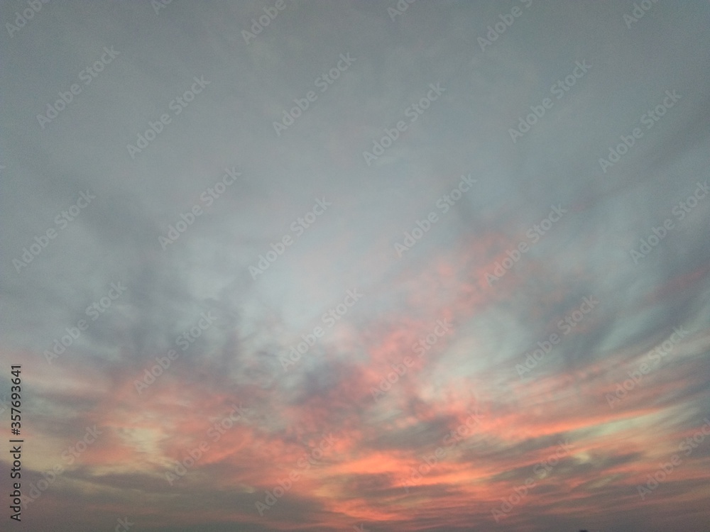 Fototapeta premium Colorful Cloudscape (sky during sunset)