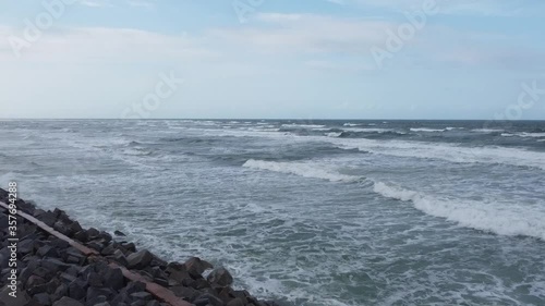 Ocean pan over to rocks