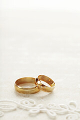 gold wedding rings