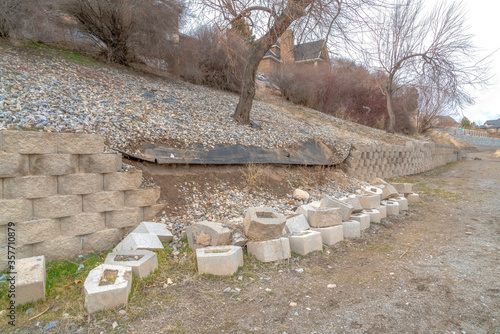 фотографія Neighborhood scenery with view of collapsed retaining wall made of stone blocks