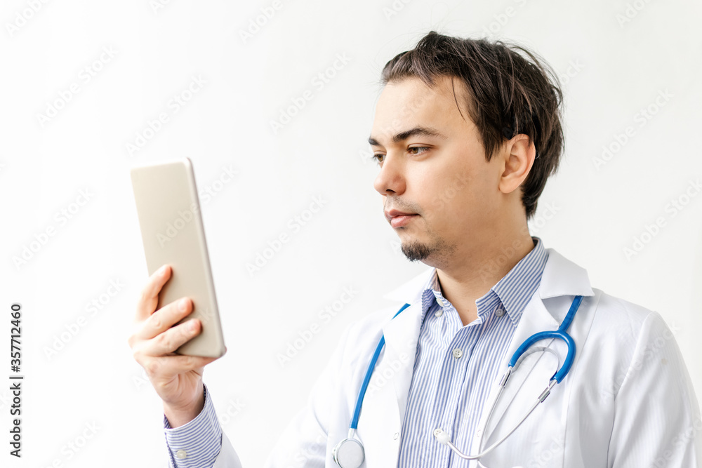 Doctors are using tablets to communication with patients Doctors are using tablets to communication with patients