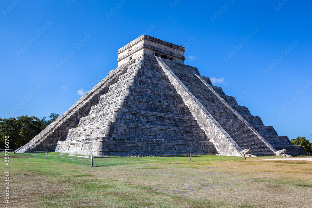 Kukulkan pyramid Chichen Itza