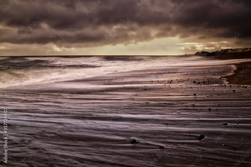 Obraz premium Incoming Tide