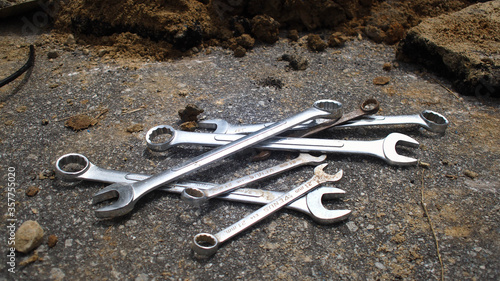 Spanner set used for tightening bolt and nut at the burst pipe pipe connection