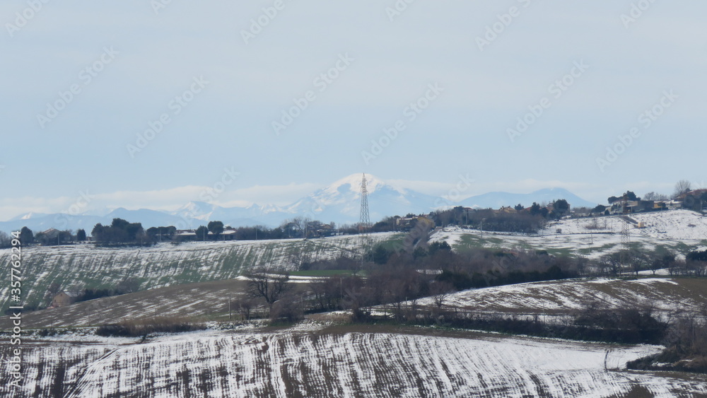 Fototapeta premium Paesaggio innevato