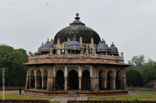 ancient herigate site in new delhi india tomb of isa khan 