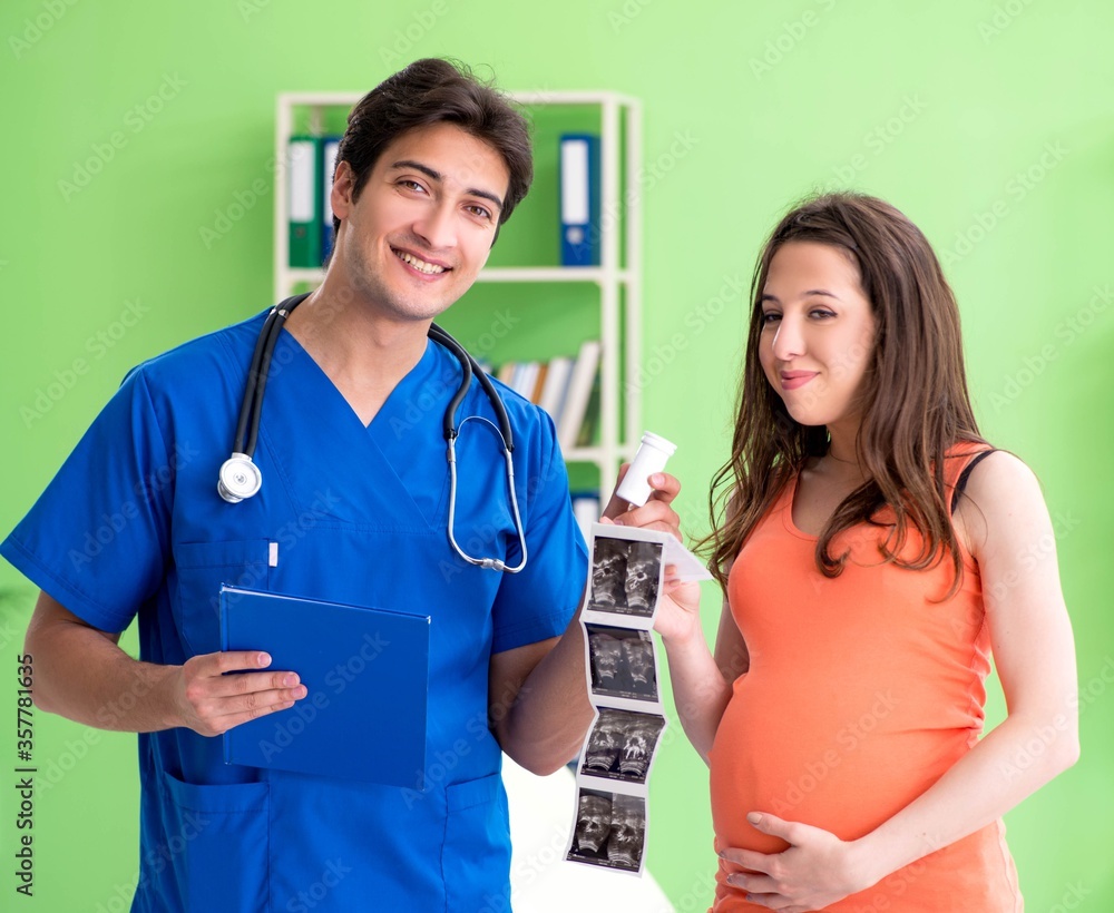 Pregnant woman visiting male gynecologyst at the clinic Pregnant woman visiting male gynecologyst at the clinic