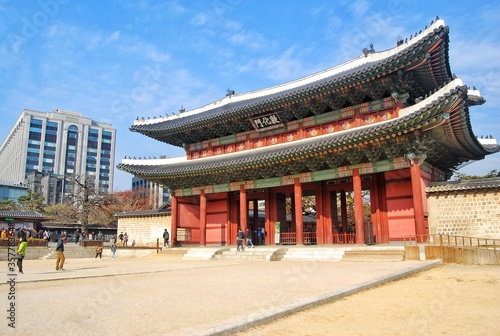 Donhwamun Gate is the main gate at the entrance of Changdeokgung Palace.