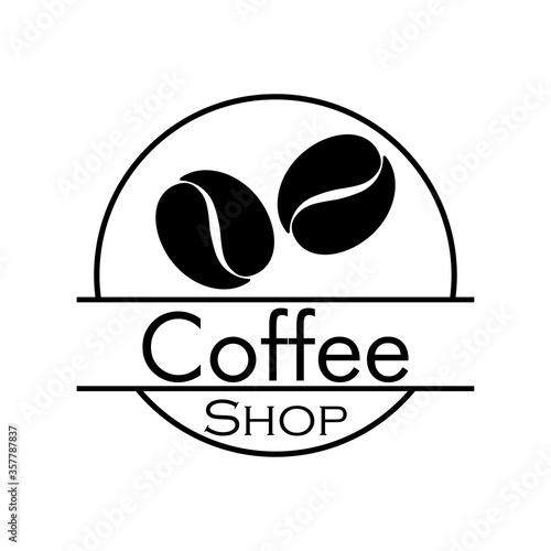 Concepto tienda de café. Logotipo lineal con texto Coffee Shop en círculo con granos de café en color negro