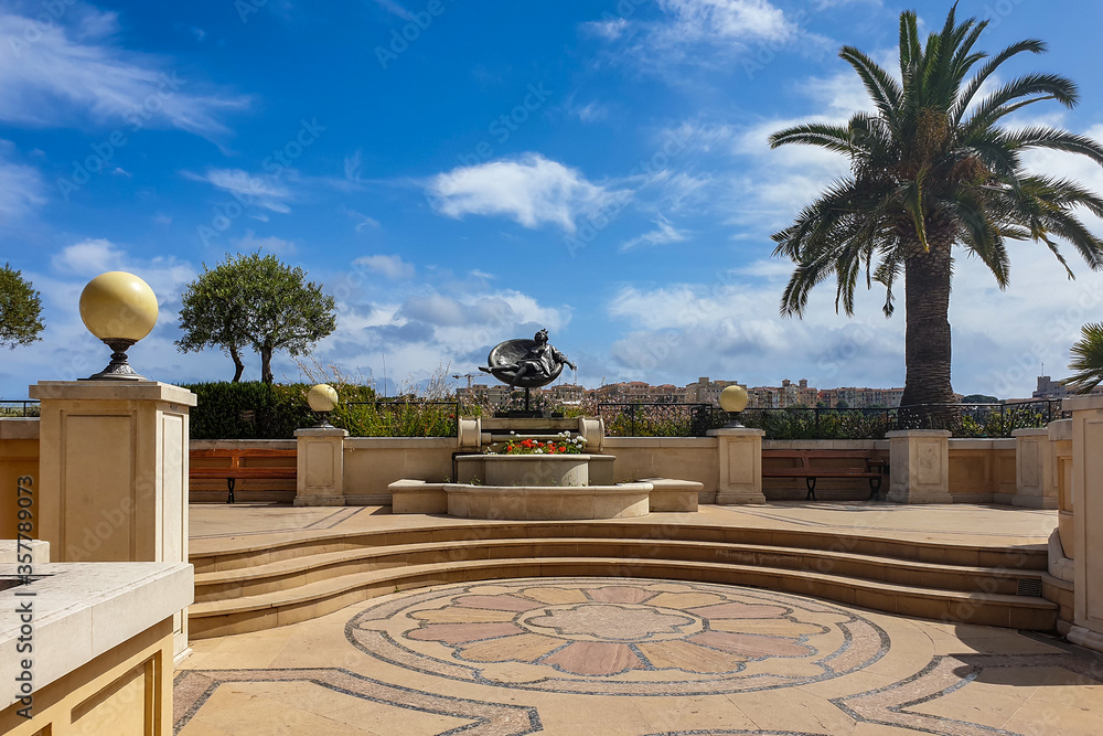 Obraz premium Small square and a statue in Monaco