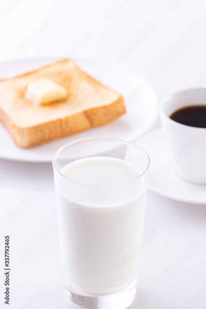 牛乳とバタートースト 牛乳とバタートースト