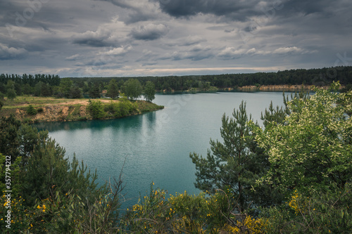 Obraz na płótnie Turquoise lake Wapienniki near Sulejow, Lodzkie, Poland w salonie