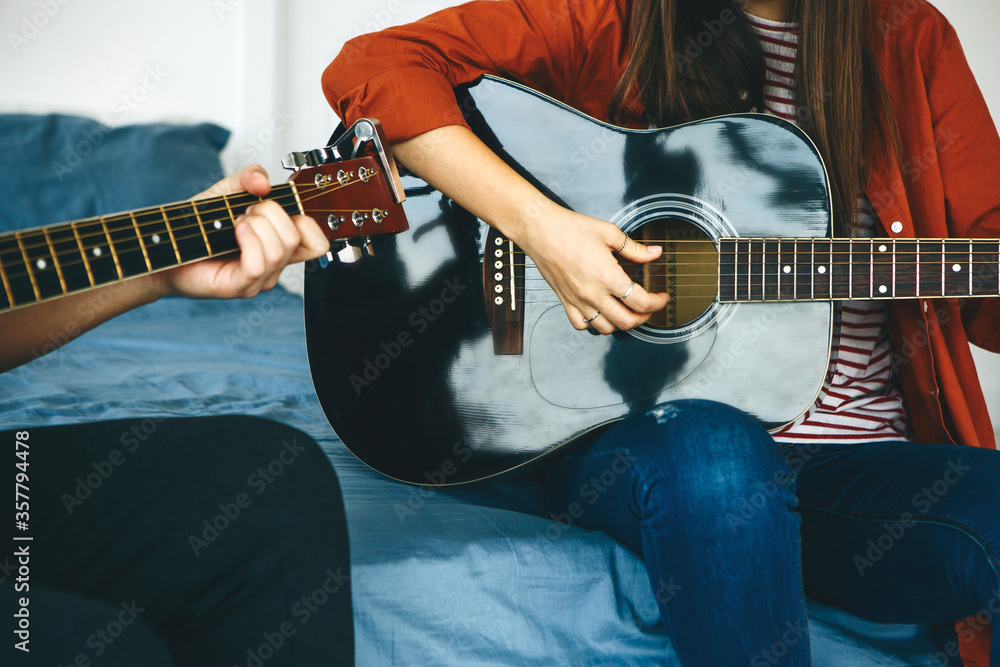 Obraz premium Learning to play the guitar