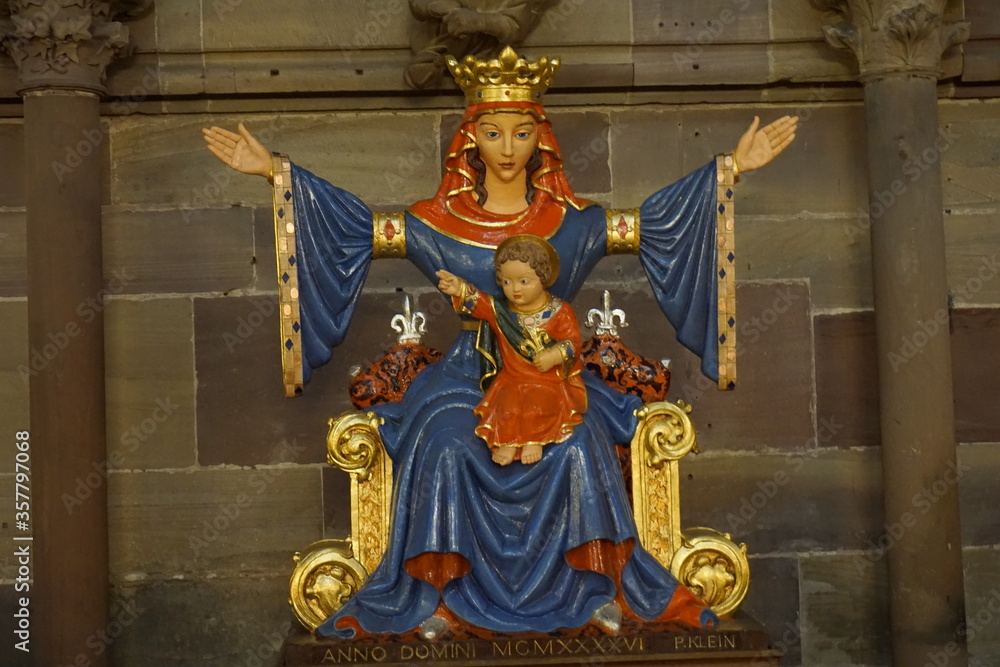 Fototapeta premium virgin mary with jesus