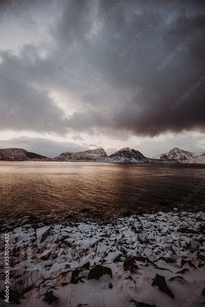 Norwegen Lofoten - Haukland Beach im Winter