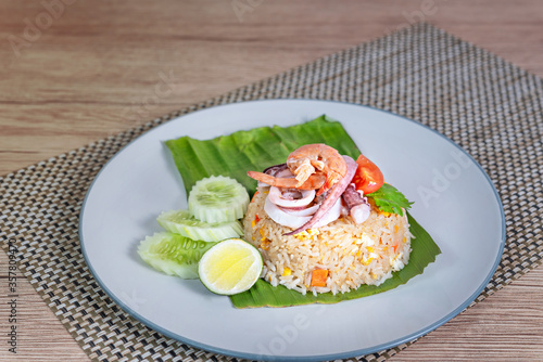 fried rice with seafood