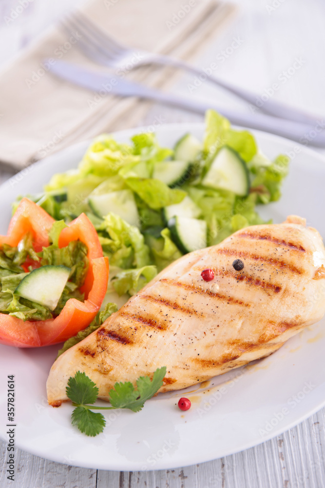 chicken breast with lettuce and tomato chicken breast with lettuce and tomato