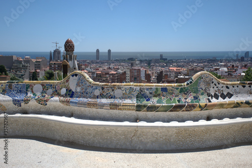 Banco en el Parque Güell de la ciudad de Barcelona diseñados por el arquitecto Antoní Gaudí