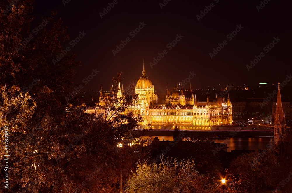 Obraz premium Budapest parliament building at night, long exposure. Hungarian Parliament building and Danube River in the Budapest city at night. Neo-gothic architecture, Budapest's tourist attraction