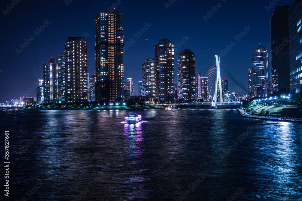 Fototapeta premium 東京都中央区の高層ビル群のイメージ