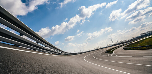 Ingelijste posters Formule 1 Racecircuit op heldere zomerdag  © AA+W