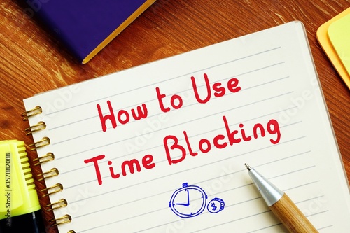 Valokuva Motivation concept about How to Use Time Blocking with sign on the piece of paper