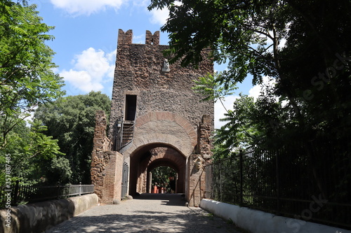 PHOTO OF AN OLD AND HISTORICAL BRIDGE OF ROME ITALY