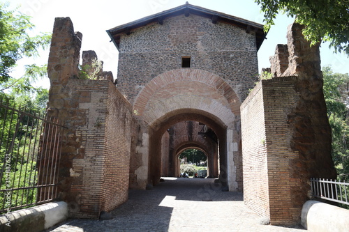 PHOTO OF AN OLD AND HISTORICAL BRIDGE OF ROME ITALY