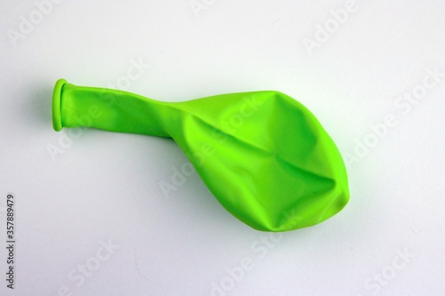 Obraz na plátne Uninflated green balloon isolated on white background